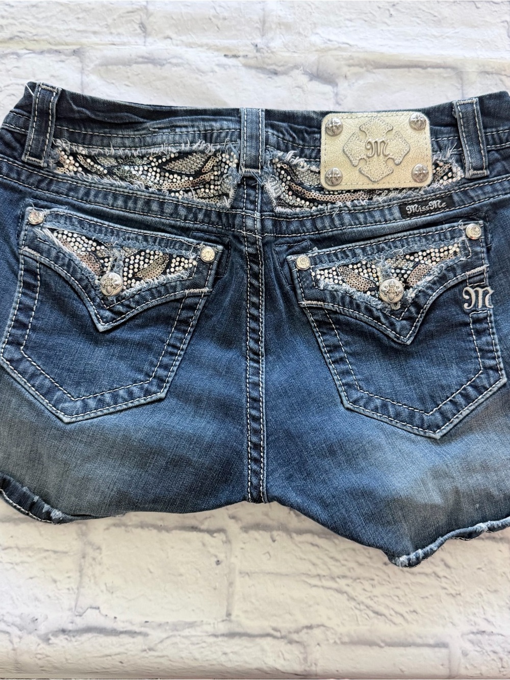Miss Me Curvy Mid Rise Denim Shorts 29 | Y2K Bling
